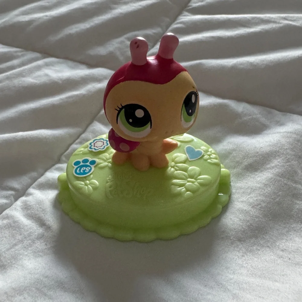 Littlest Pet Shop Figure Collectible LPS Mini Toy Pink Green Base